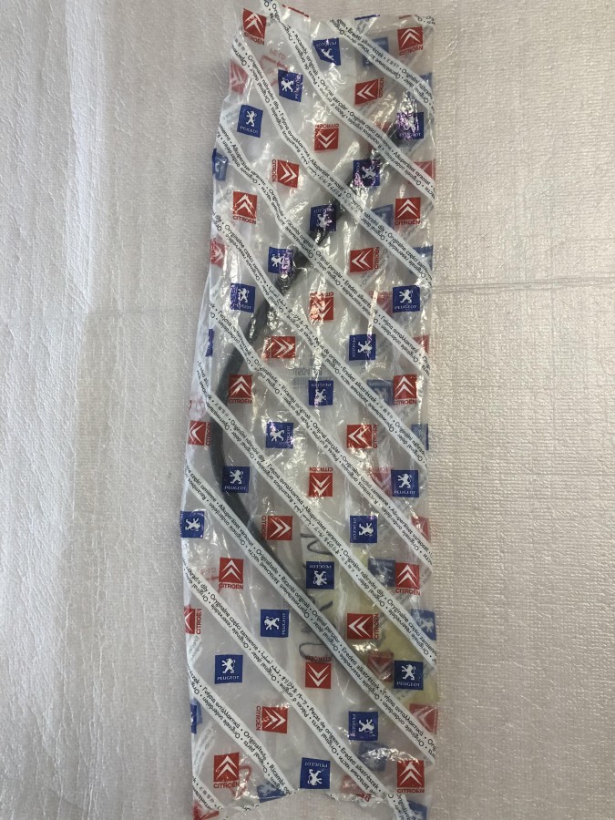 Уплотнитель двери PEUGEOT 206 8504S8