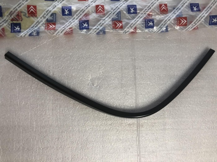 Уплотнитель двери PEUGEOT 206 8504S8