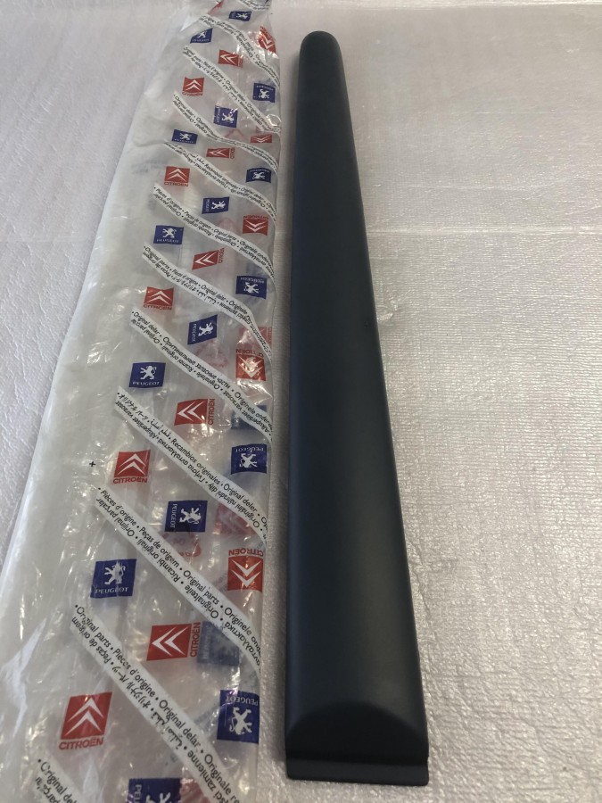 Молдинг задней левой двери PEUGEOT 206 1998-2012 8546K9