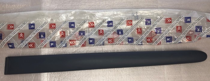 Молдинг задней левой двери PEUGEOT 206 1998-2012 8546K9