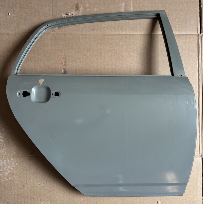 Дверь задняя правая Toyota Corolla E120 2001-2007 6700302170