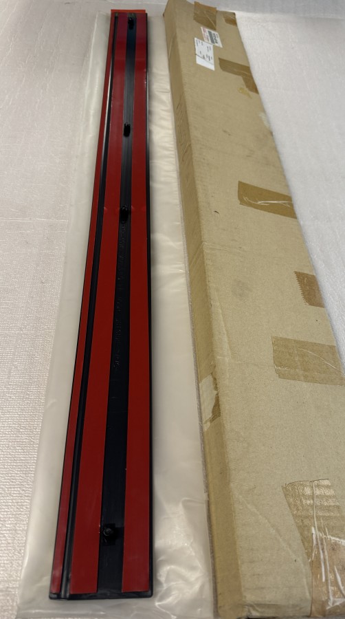 Молдинг передней левой двери Toyota LAND CRUISER 100 7573260140