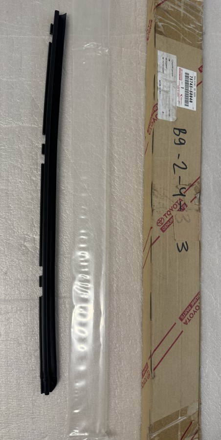 Молдинг двери задней правой Lexus Ls430 7574550040